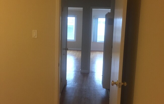 1 bed, 1 bath, 600 sqft, $2,300