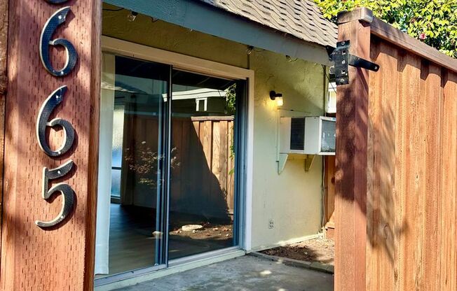 $2490 / BEAUTIFULLY REMODELED 2 BEDROOM CONDO IN FREMONT