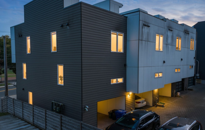 Three-Bedroom Townhouse on Queen Anne!!!!