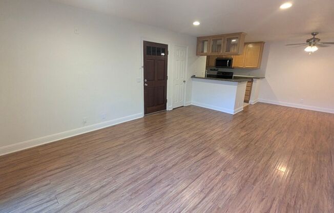 2 Bedroom-1 Bathroom Single Story Condo; 2nd floor unit in Lakeside