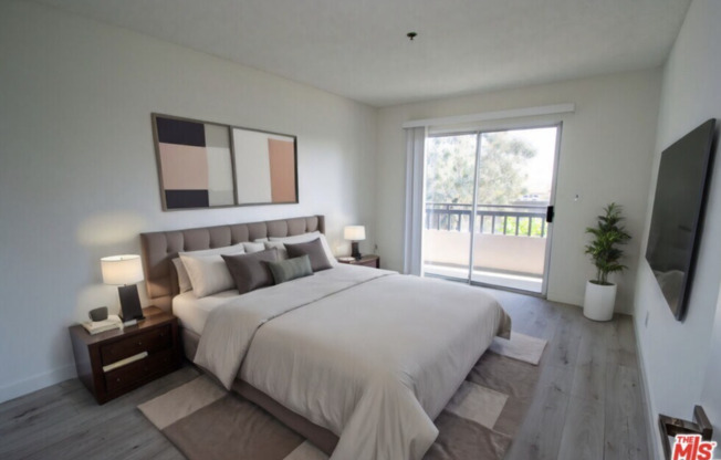 Bright hardwood floor apartments! *Fireplaces* *Gated Parking* *Stone Countertops* *Stainless Steel Appliances*