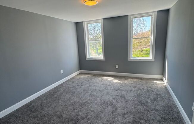 Charming Rowhome with Modern Touches in East Baltimore!