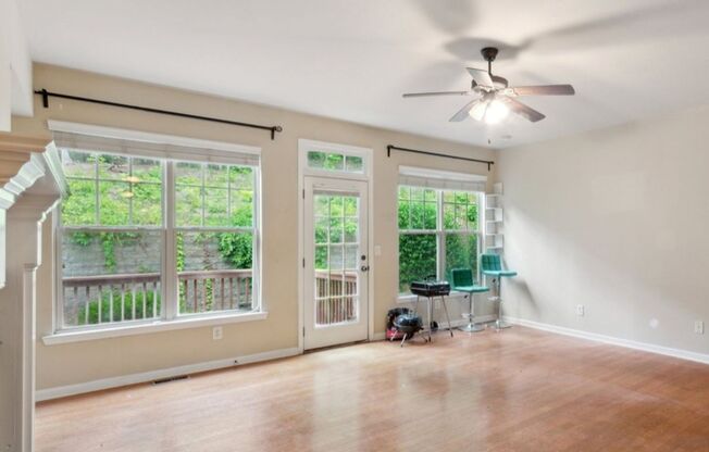 Charming 3BR Townhome in Kennesaw