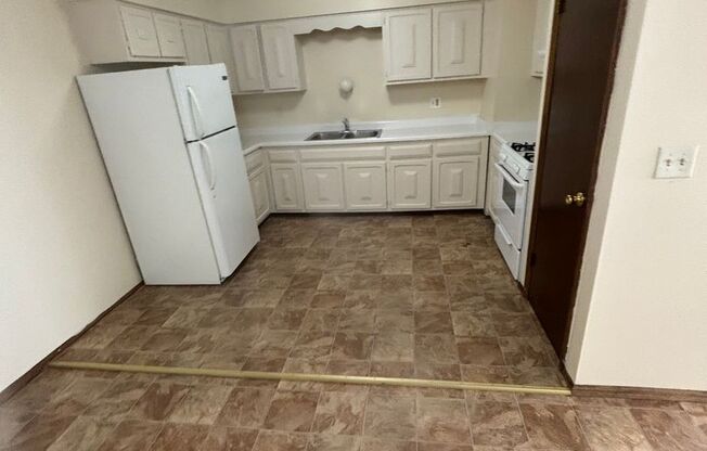 2801 CUSTER 1BR