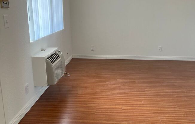 Renting 1 beds. 1 bath Apt.