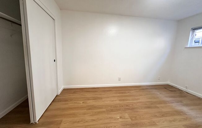 2 beds, 1 bath, 800 sqft, $2,300, Unit B