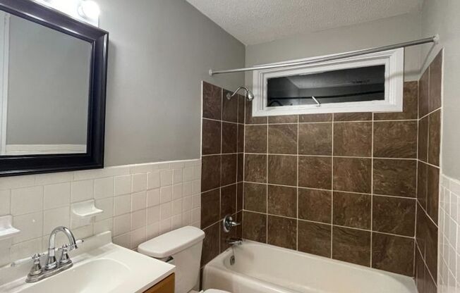 3 beds, 1 bath, $1,075