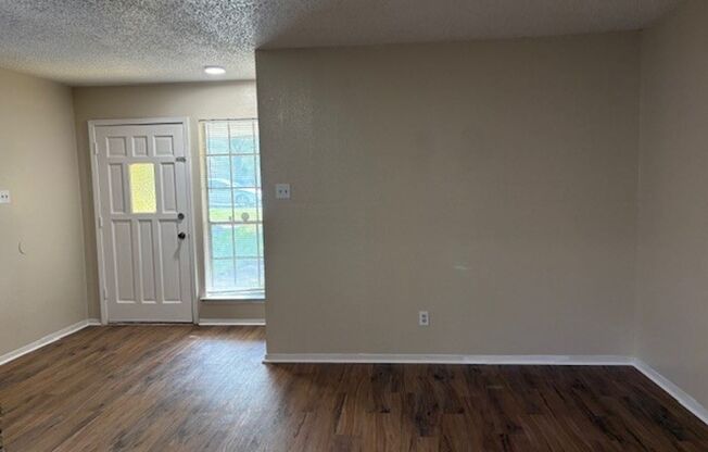 Updated Duplex, 3 Bedrooms & 2 Full Bathrooms with a fenced backyard!