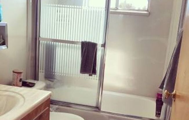 1 bed, 1 bath, $2,300, Unit 105