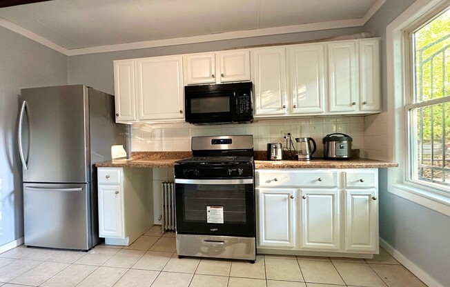 3 beds, 1 bath, 1,450 sqft, $2,950, Unit 2