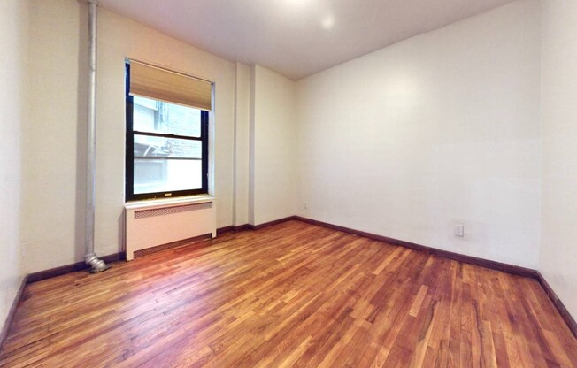 2 beds, 1 bath, $3,200, Unit 6E