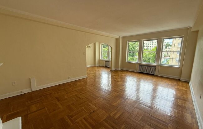 1 bed, 1 bath, 768 sqft, $1,450, Unit Royal York 804