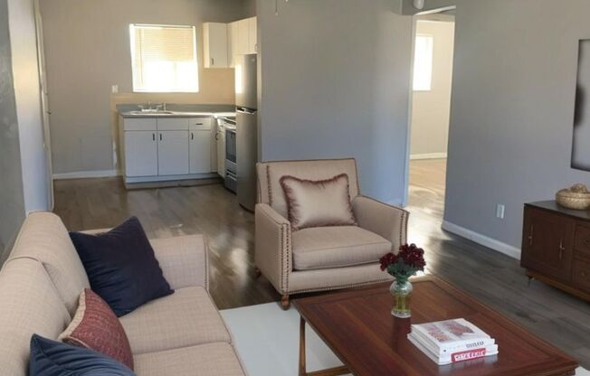 Freshly updated 2 bedroom apartment in Florissant!