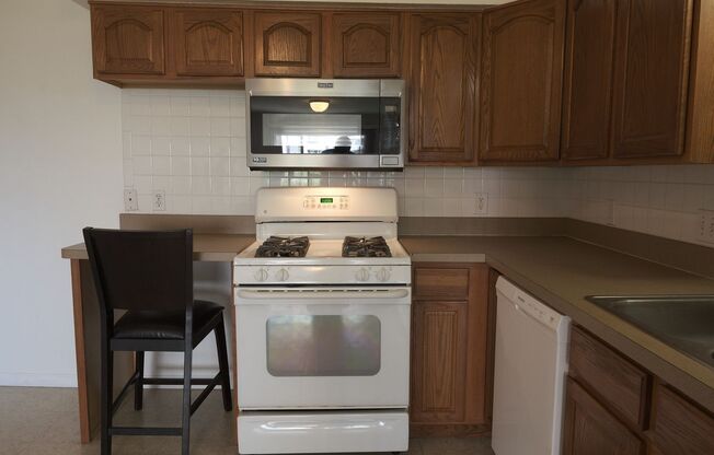 2 beds, 1 bath, 768 sqft, $1,150, Unit 305