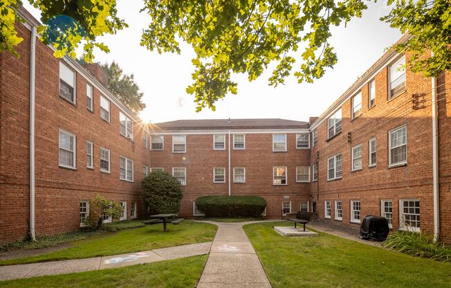 North Moreland Courts Apartments