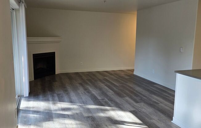 3 beds, 2 baths, 1,075 sqft, $2,050, Unit 213