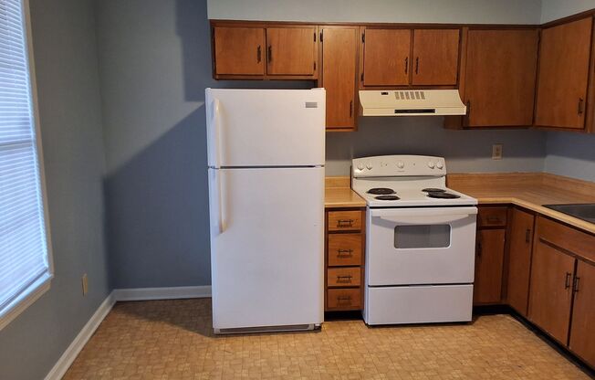 2 beds, 1 bath, 900 sqft, $755, Unit 4