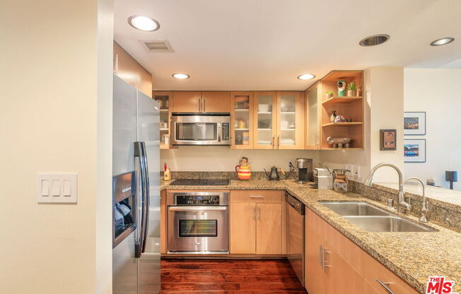 1 bed, 1 bath, 814 sqft, $4,250, Unit 415