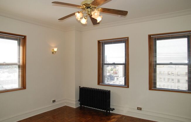 Studio, 1 bath, 320 sqft, $1,455, Unit 273-0910