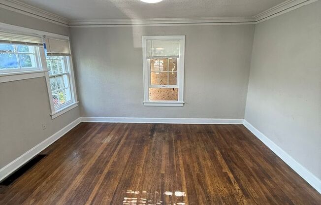 Beautiful Home You Don't Want to Missed Out at 5426 PARK AVE, KANSAS CITY, MO, 64130!!!