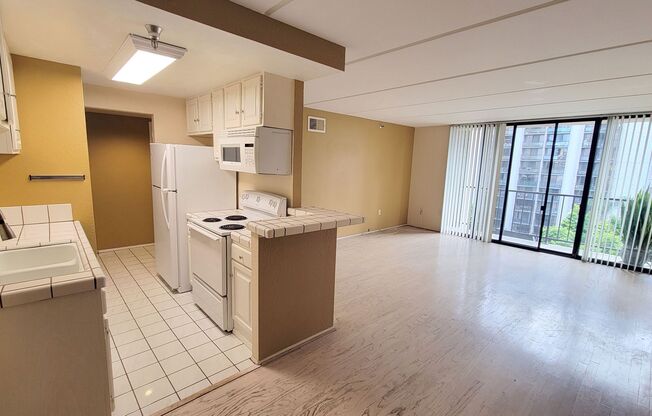 1 bed, 1 bath, $2,100, Unit 402