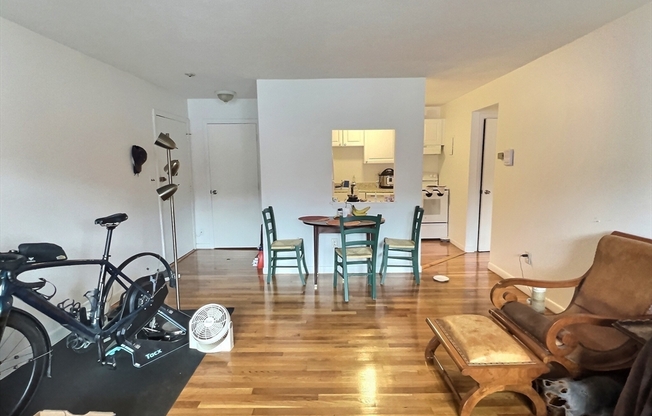 1 bed, 1 bath, 999 sqft, $2,800, Unit 17