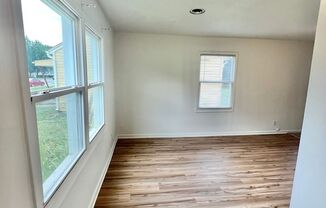 3 beds, 1 bath, $950