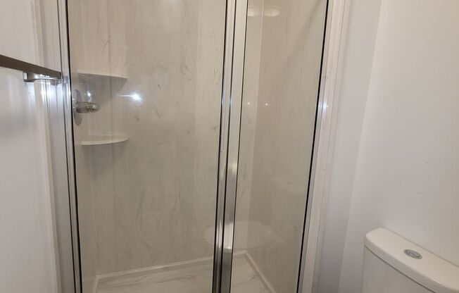 2 beds, 2 baths, 925 sqft, $1,300, Unit 122