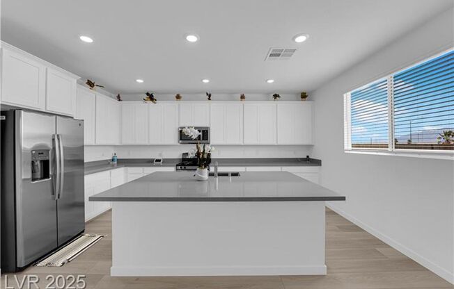 New Construction! Immaculate, 4 bed, 3 bath home in Sunrise Mountain