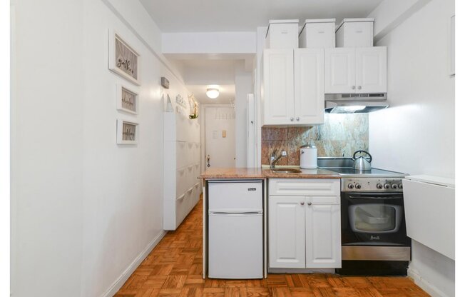 Studio, 1 bath, $2,550, Unit MR3