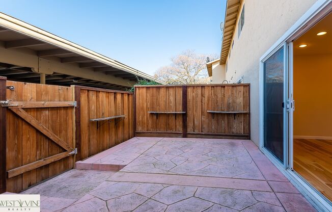 Cozy 3 Bed 1.5 Bath Town Home w/ Private Patio