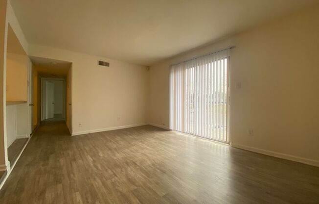 High Meadows - Spacious 2 bed, 1.5 bath Garden condo 2nd floor