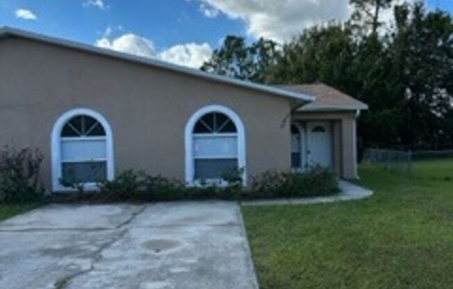 4/3 in Poinciana for Rent!