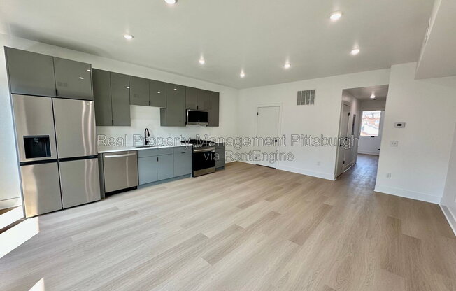 1403 SARAH ST