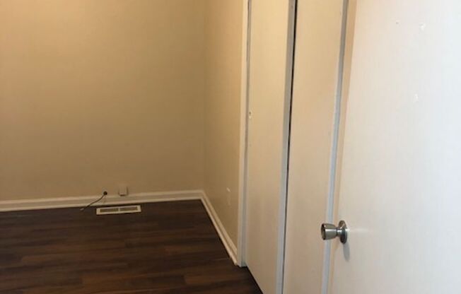 2 beds, 1 bath, $995