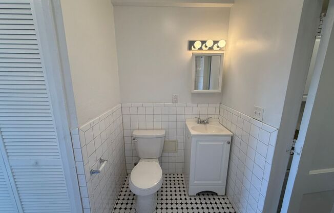 Studio, 1 bath, 295 sqft, $835, Unit Old King Edward 351