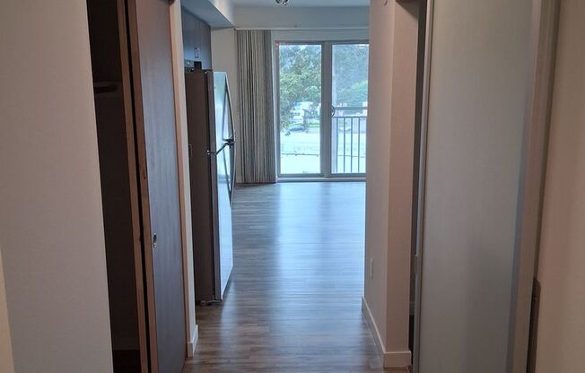 1 bed, 1 bath, 587 sqft, $1,675, Unit 414