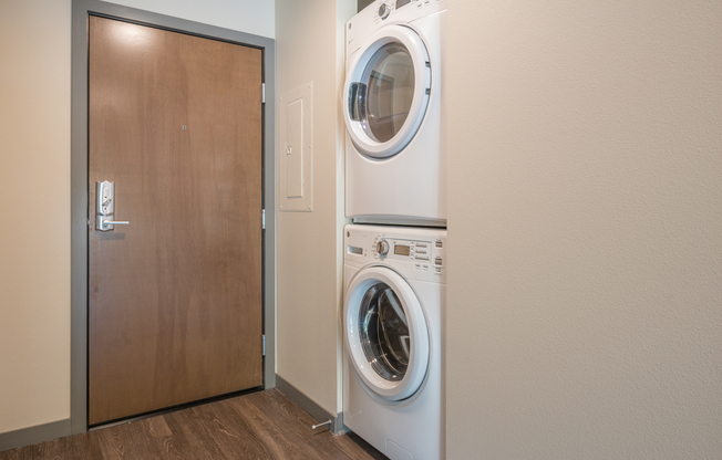 Studio, 1 bath, 456 sqft, $1,375, Unit 1204