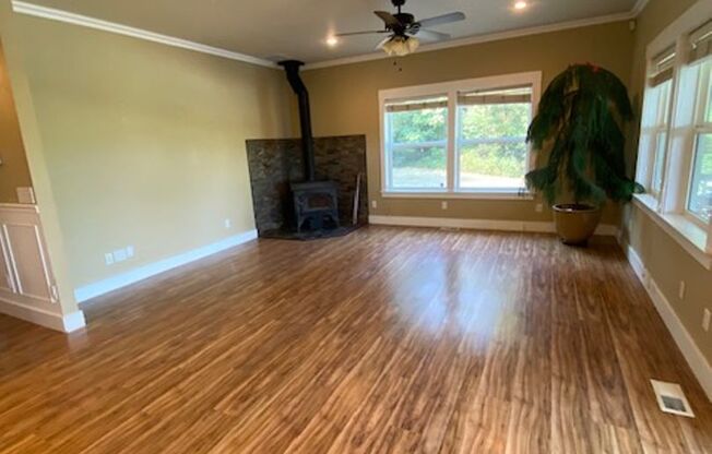 Charming home located in beautiful Orting!