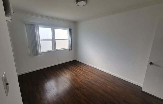 2 beds, 1 bath, $2,545, Unit D