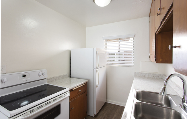 Perfectly Located Coronado 2BR with Onsite Laundry ~ MUST SEE!