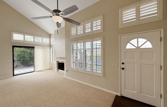 Stunning 3B/3BA Townhome in Carmel Valley!