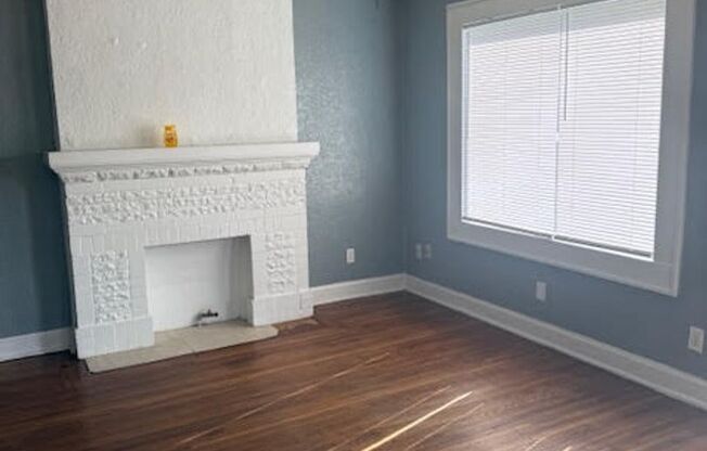 1930's Charming duplex