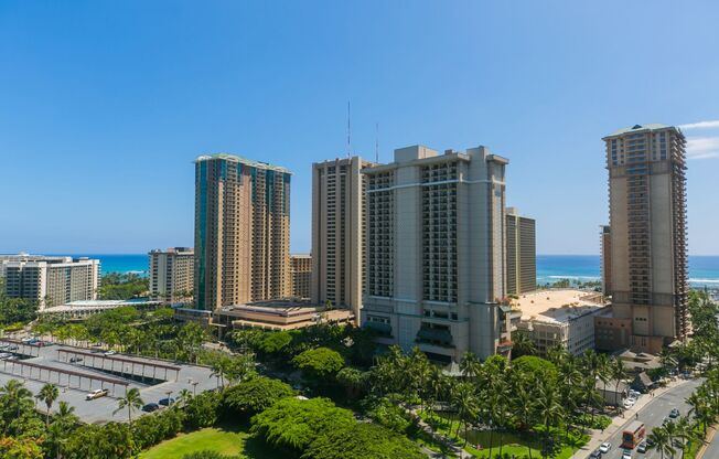 Canterbury Place - Fully renovated with high-end appliances and fixtures, this luxury 2 bedroom, 2 bath on the 20th floor offers panoramic views of Diamond Head, the ocean, and Waikiki Beach.