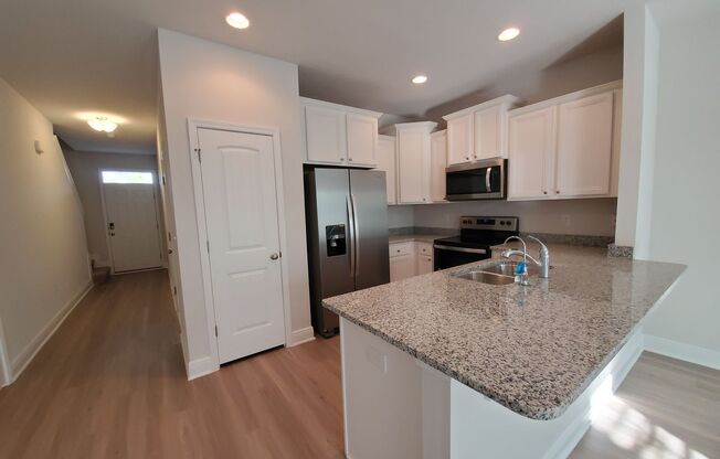 3 beds, 2.5 baths, 1,542 sqft, $1,900, Unit Hathaway Townhomes