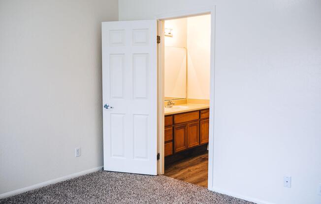 3 beds, 2 baths, 1,213 sqft, $1,900