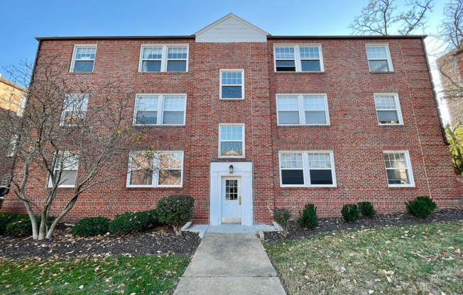 2 beds, 1 bath, $1,395, Unit 807-2N