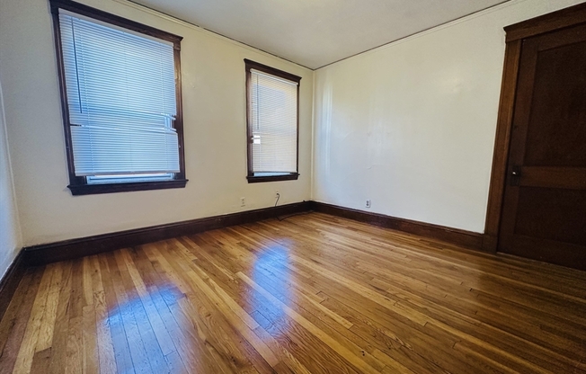 2 beds, 1 bath, $2,300, Unit 2