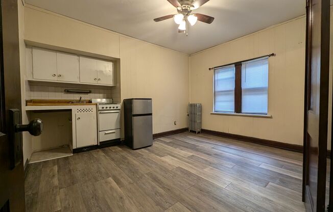 Studio, 1 bath, $755, Unit 206