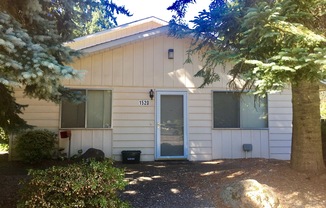 Cute 2BD Unit in Desirable McGillivray Neighborhood!